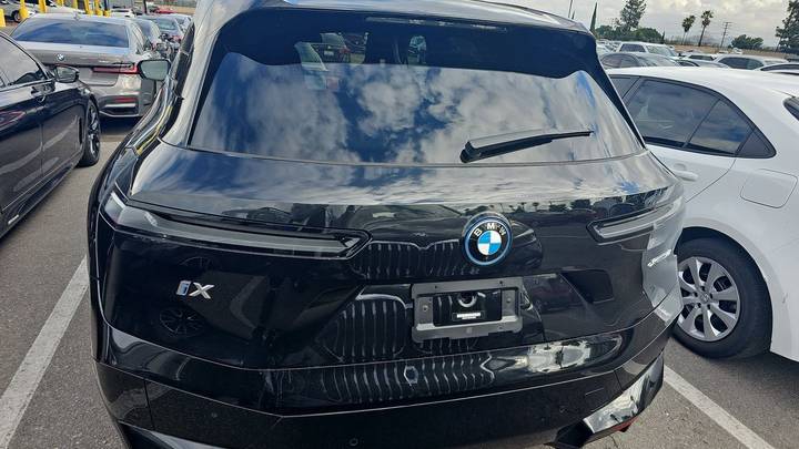 BMW iX