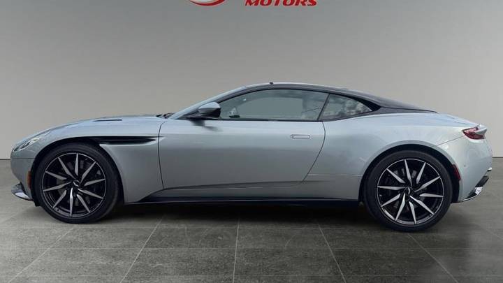 Aston Martin DB11