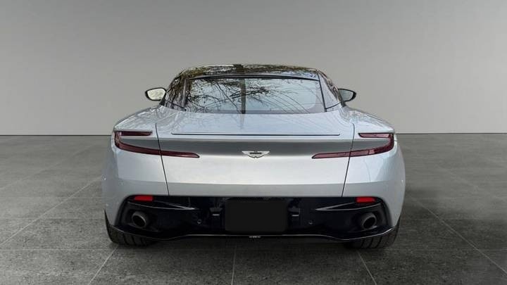 Aston Martin DB11