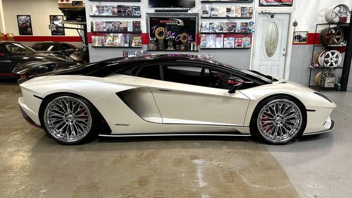Lamborghini Aventador