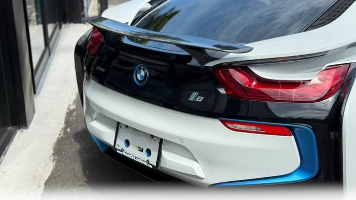 BMW i8