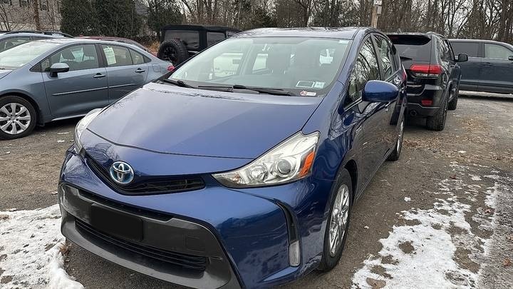 Toyota Prius v