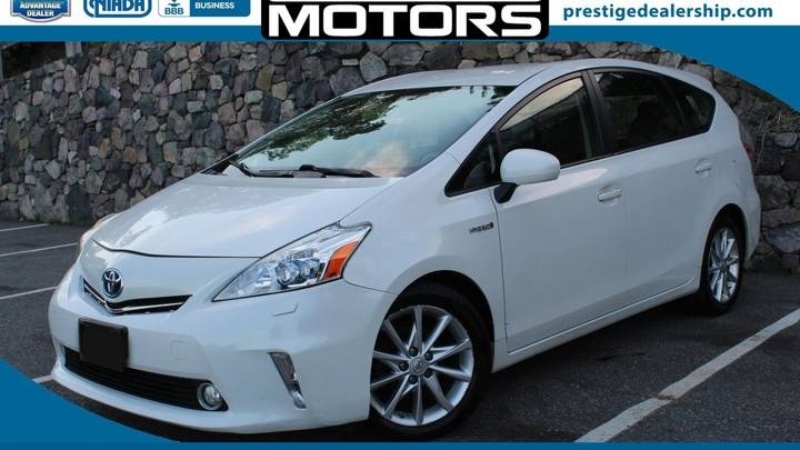 Toyota Prius v