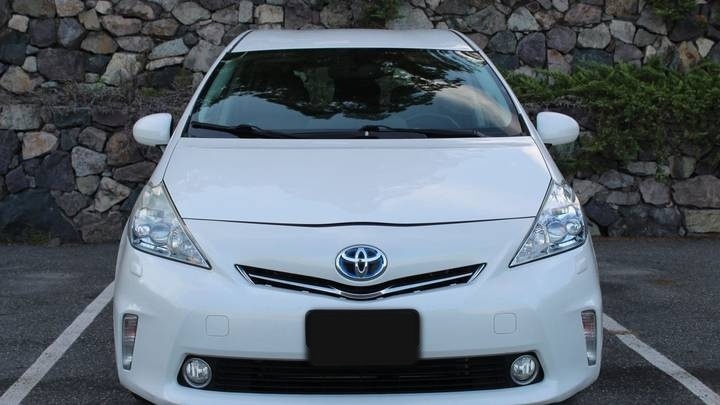 Toyota Prius v