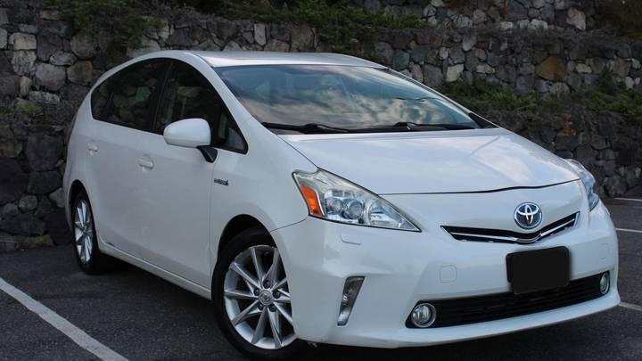 Toyota Prius v